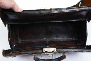 1900 Doctor’s Bag inside