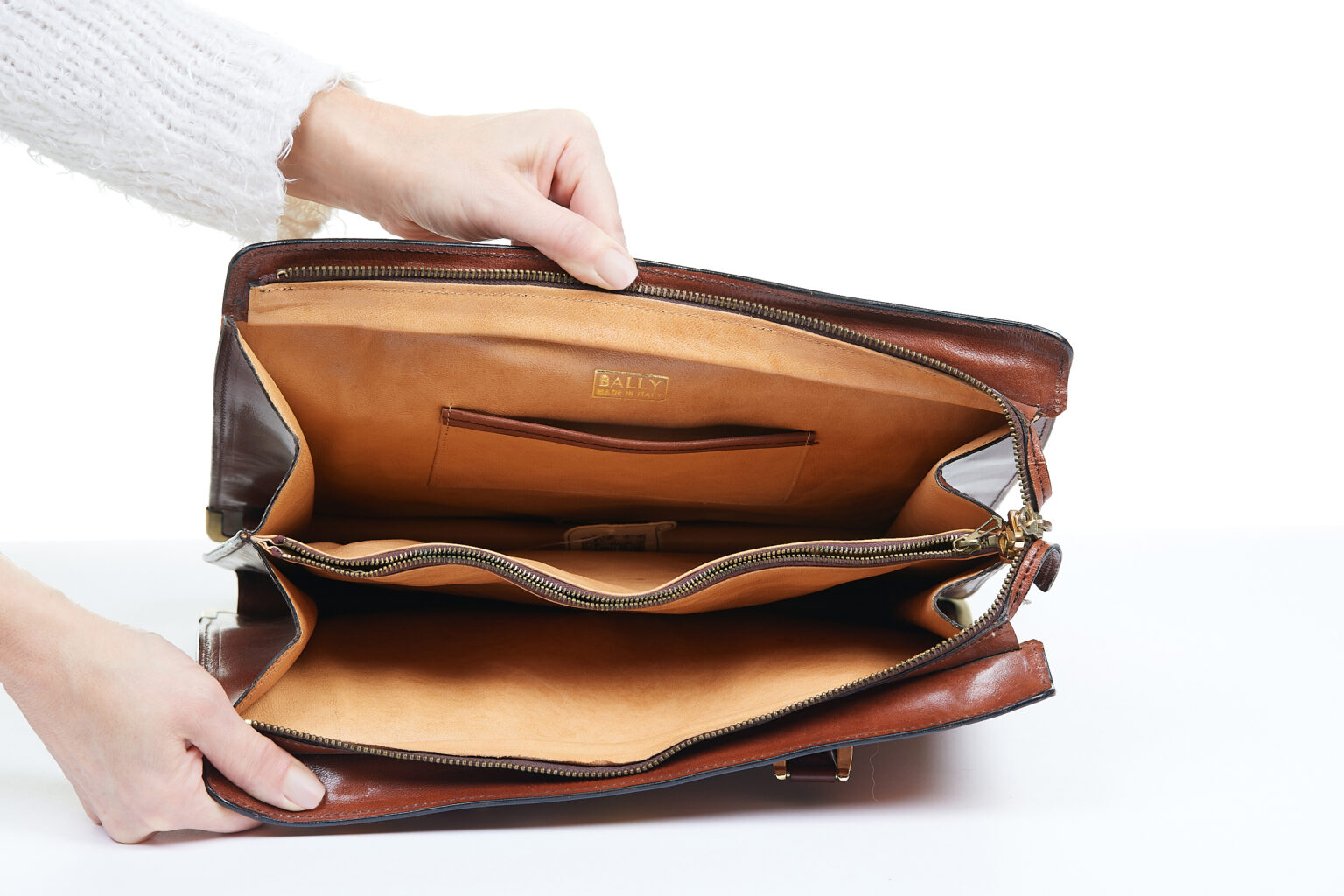 How Much Does The Average Purse Cost In Ny